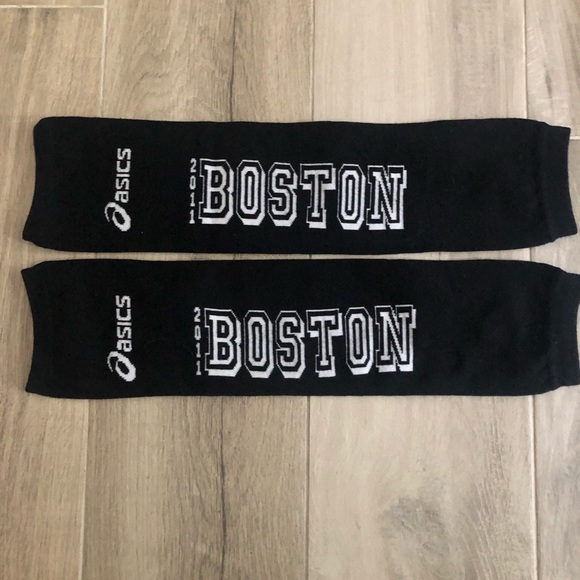 Asics Accessories - ASICS 2011 BOSTON Black Arm Warmers New